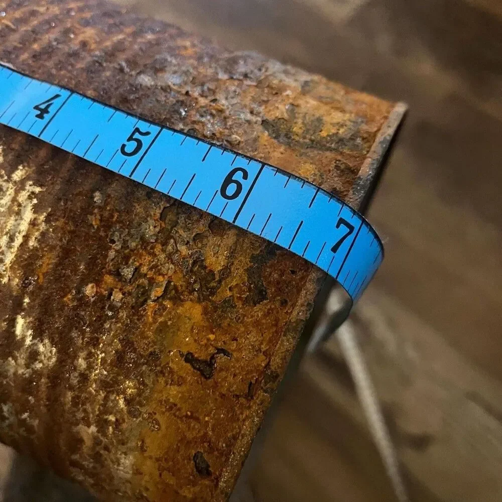 Unbranded rusty tin